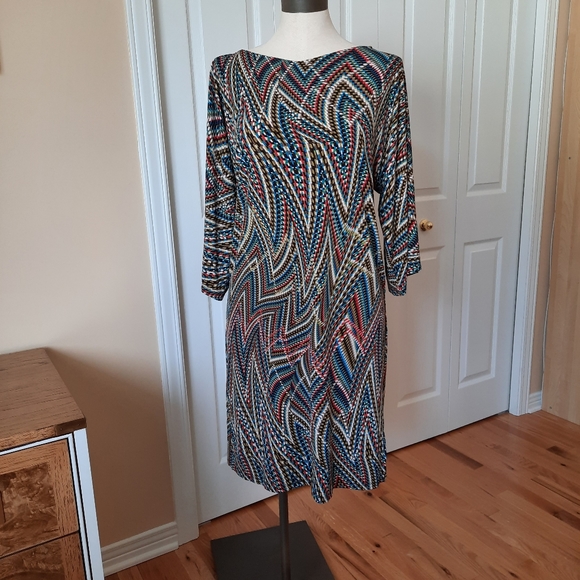 Fun, easy, stretch dress - Picture 4 of 8